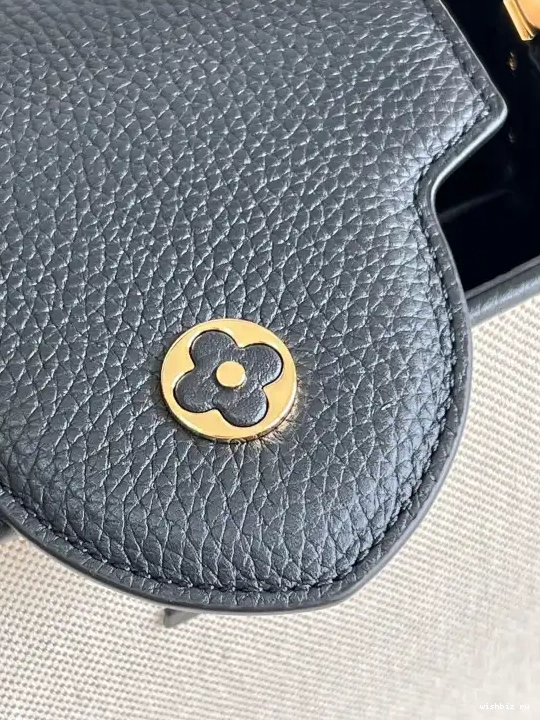 WIS BB LOUIS VUITTON CAPUCINES 0626